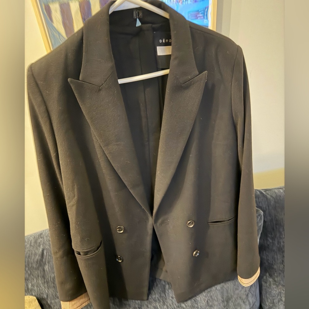 Demoo black blazer with checkered sleeve detail